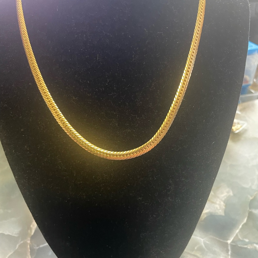 Elegant Gold Chain Necklace - Picture 3 of 3